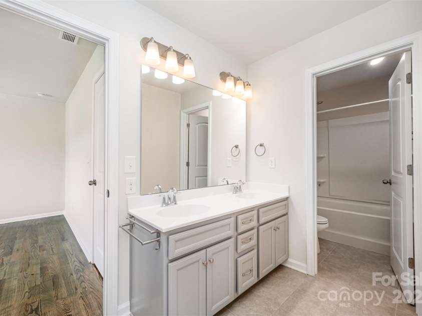 150 Haddonsfield Drive, Mooresville, NC 28115.  MLS# CAR4266211, YatesRealty ID 33097. Jack and jill bathroom with double vanities