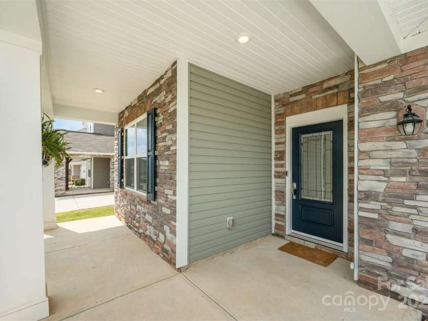 150 Haddonsfield Drive, Mooresville, NC 28115.  MLS# CAR4266211, YatesRealty ID 33097. Wide entryway & front porch.