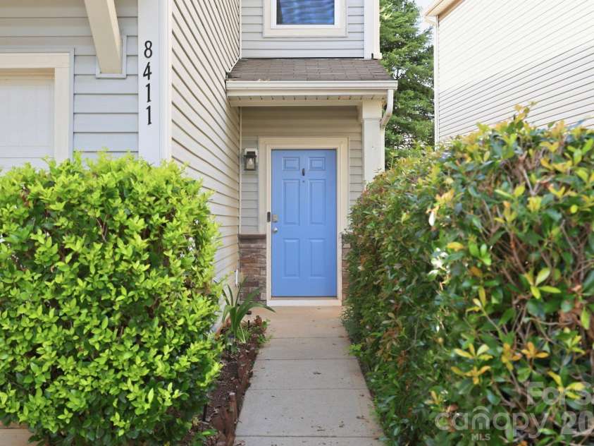 8411 Washoe Pine Lane, Charlotte, NC 28215.  MLS# CAR4397190, YatesRealty ID 33097. 