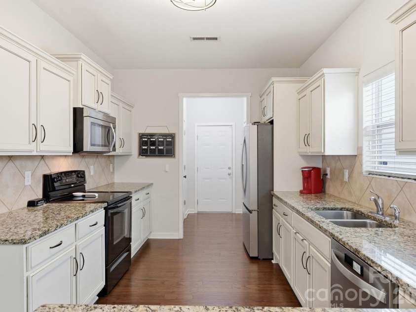 8411 Washoe Pine Lane, Charlotte, NC 28215.  MLS# CAR4397190, YatesRealty ID 33097. 