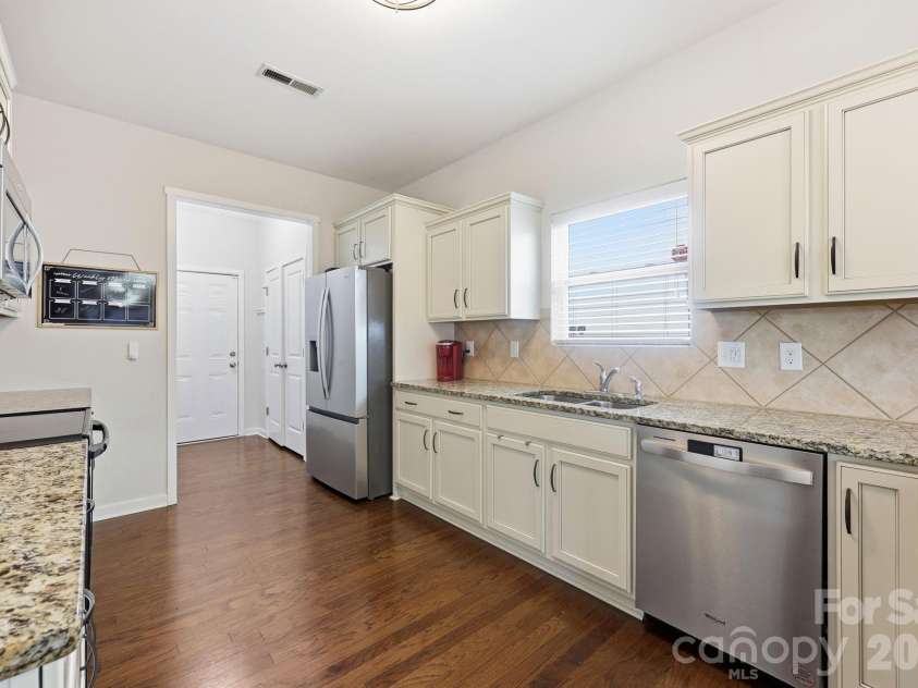 8411 Washoe Pine Lane, Charlotte, NC 28215.  MLS# CAR4397190, YatesRealty ID 33097. 