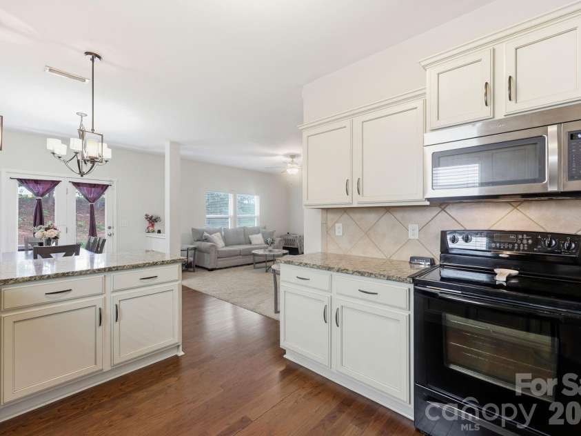 8411 Washoe Pine Lane, Charlotte, NC 28215.  MLS# CAR4397190, YatesRealty ID 33097. 