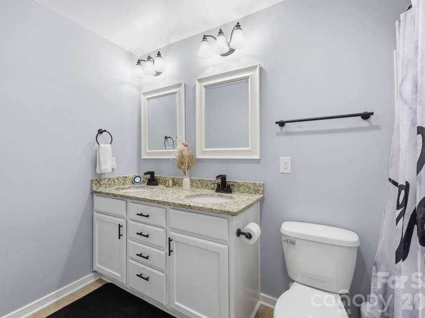 8411 Washoe Pine Lane, Charlotte, NC 28215.  MLS# CAR4397190, YatesRealty ID 33097. 