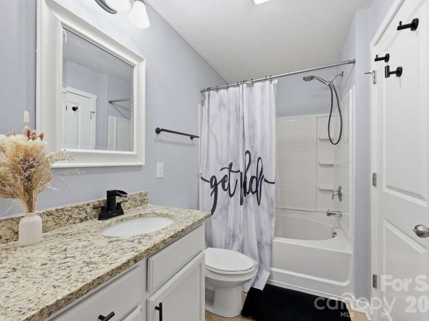 8411 Washoe Pine Lane, Charlotte, NC 28215.  MLS# CAR4397190, YatesRealty ID 33097. 