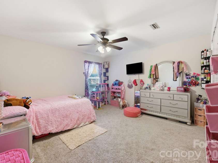8411 Washoe Pine Lane, Charlotte, NC 28215.  MLS# CAR4397190, YatesRealty ID 33097. 