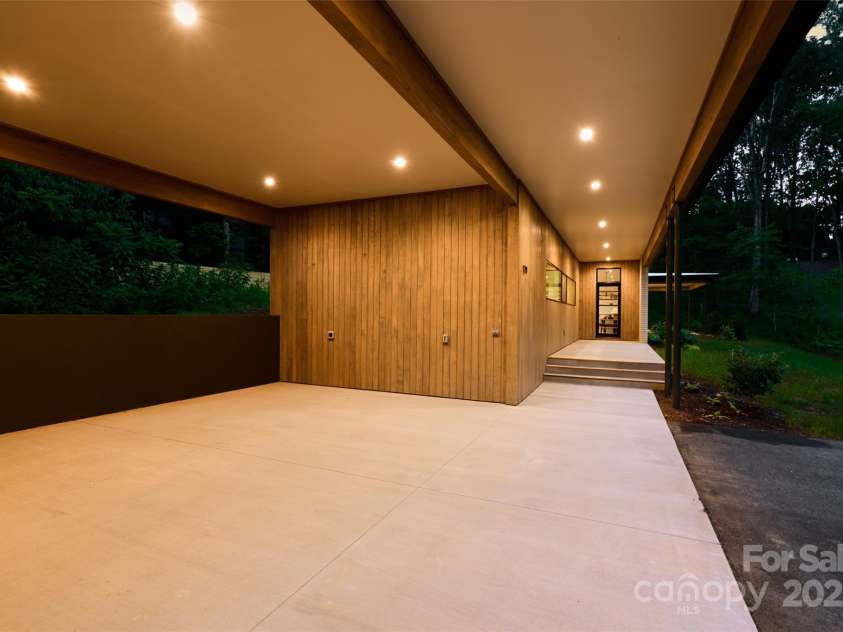 129 English Drive, Candler, NC 28715.  MLS# CAR4255359, YatesRealty ID 33098. 