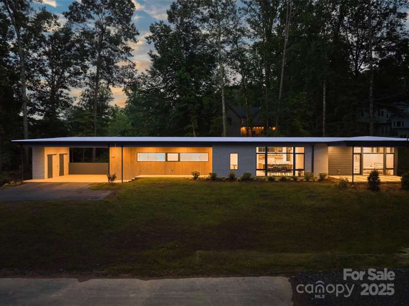 129 English Drive, Candler, NC 28715.  MLS# CAR4255359, YatesRealty ID 33098. 