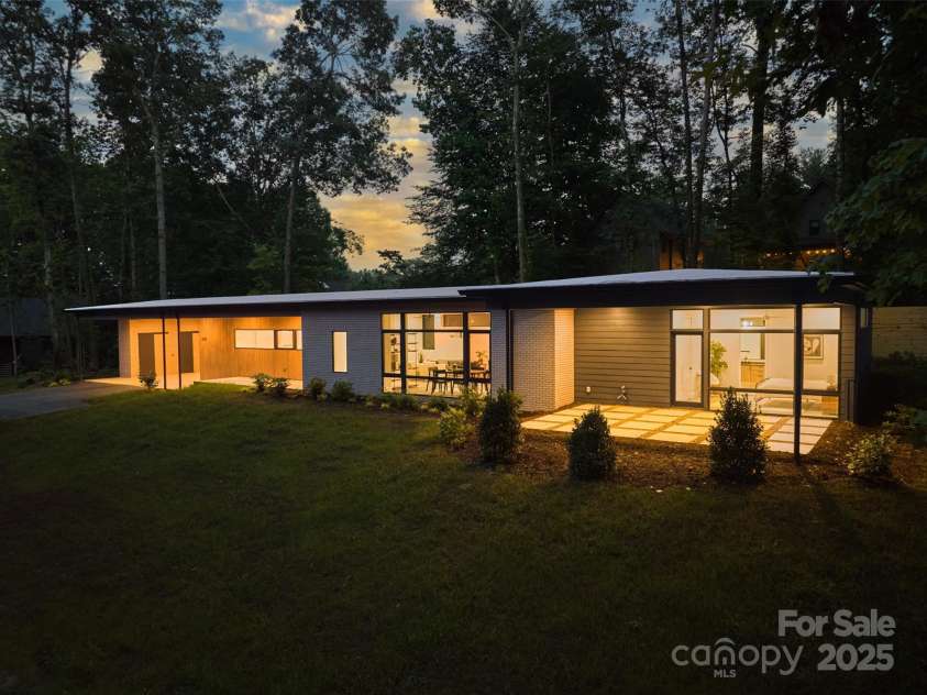 129 English Drive, Candler, NC 28715.  MLS# CAR4255359, YatesRealty ID 33098. 