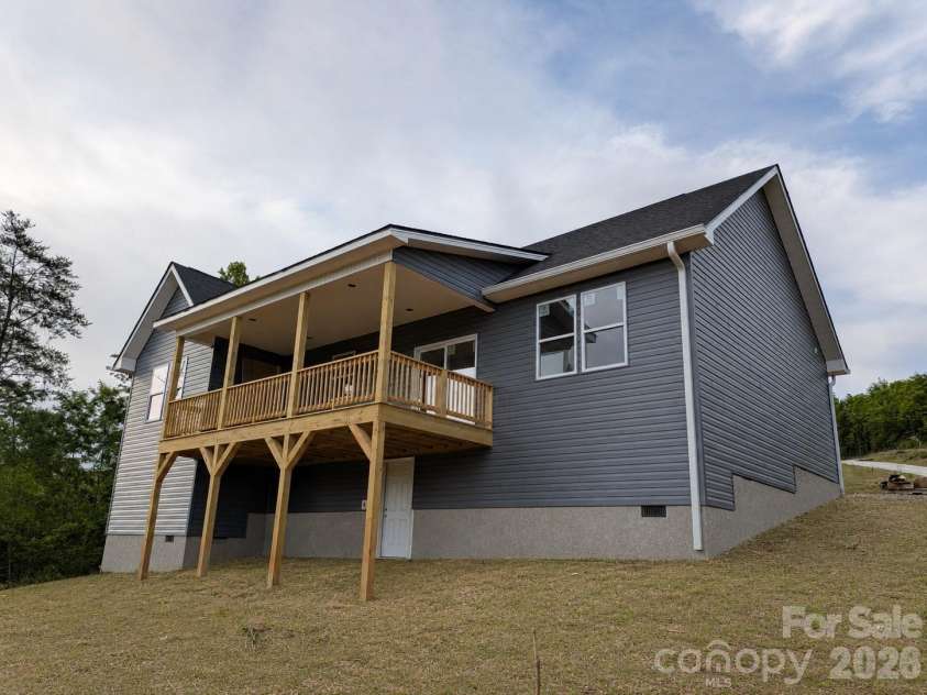 105 Vineyard Village Drive, Old Fort, NC 28762.  MLS# CAR4397362, YatesRealty ID 33099. 