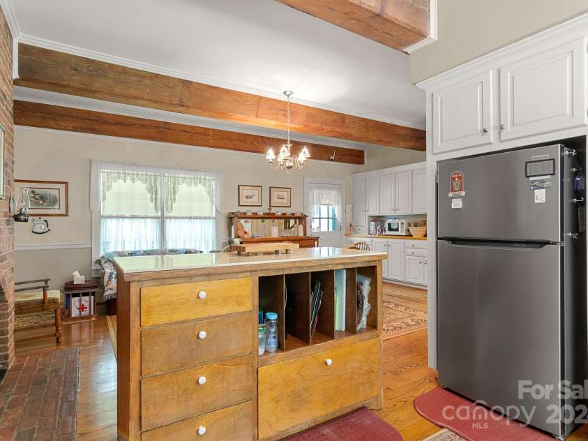 205 Vauxhall Drive, Shelby, NC 28150.  MLS# CAR4131707, YatesRealty ID 331. ...and an island with additional storage!