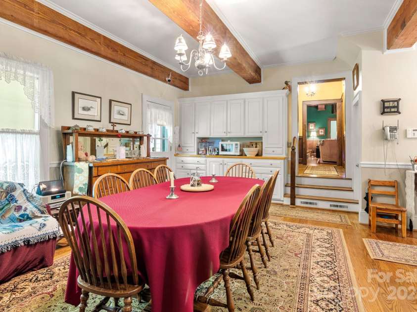 205 Vauxhall Drive, Shelby, NC 28150.  MLS# CAR4131707, YatesRealty ID 331. Welcome to the heart of the home!