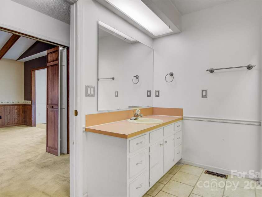 9566 Wilson Road, Hildebran, NC 28637.  MLS# CAR4207560, YatesRealty ID 331. 