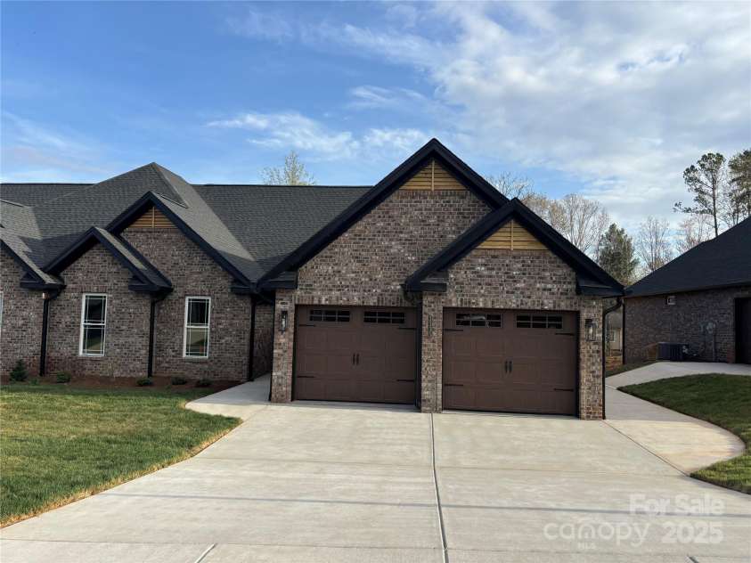 3335 48th Avenue, Hickory, NC 28601.  MLS# CAR4190507, YatesRealty ID 3310. 