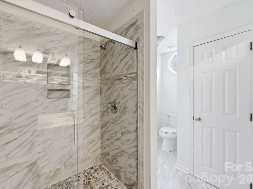 5423 Starflower Drive, Charlotte, NC 28215.  MLS# CAR4394296, YatesRealty ID 33100. 