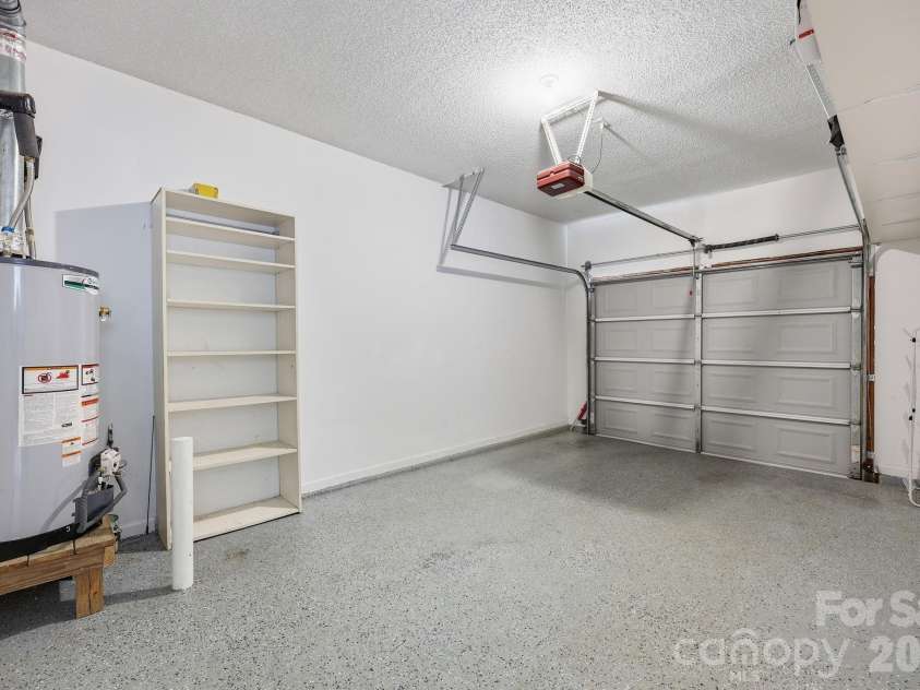 5423 Starflower Drive, Charlotte, NC 28215.  MLS# CAR4394296, YatesRealty ID 33100. 