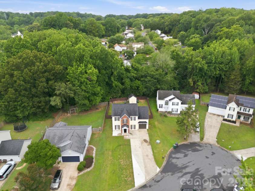 5423 Starflower Drive, Charlotte, NC 28215.  MLS# CAR4394296, YatesRealty ID 33100. 