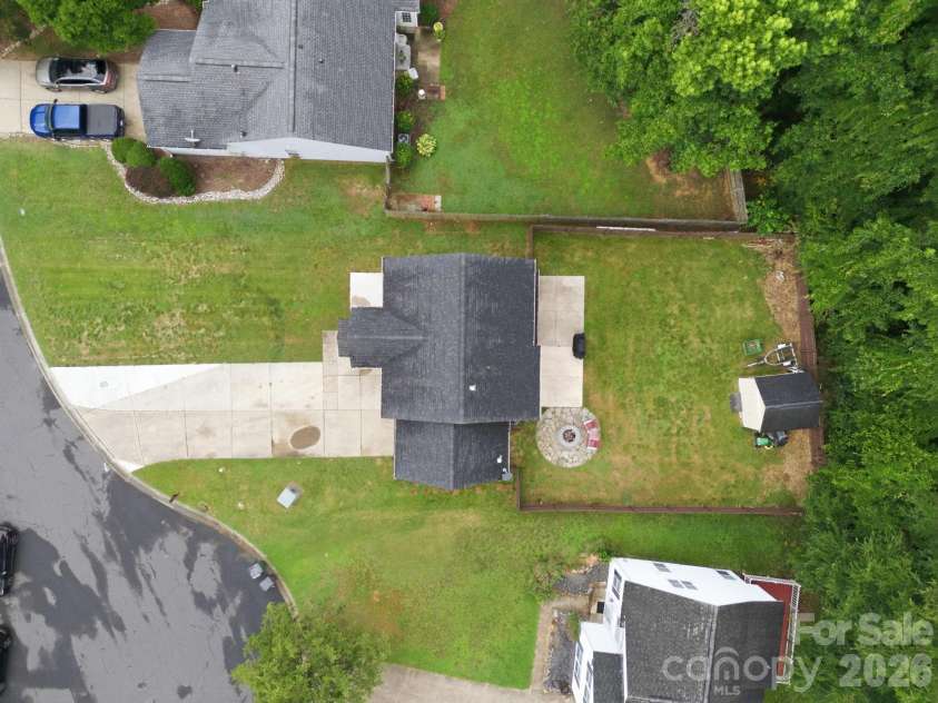 5423 Starflower Drive, Charlotte, NC 28215.  MLS# CAR4394296, YatesRealty ID 33100. 