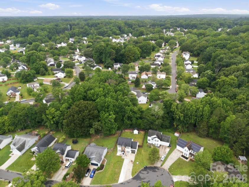 5423 Starflower Drive, Charlotte, NC 28215.  MLS# CAR4394296, YatesRealty ID 33100. 