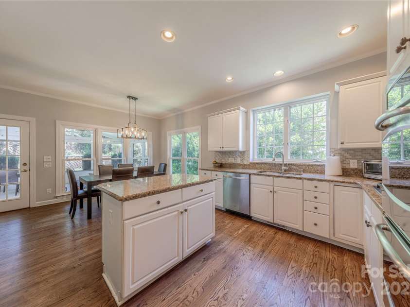 2836 Providence Spring Lane, Charlotte, NC 28270.  MLS# CAR4278726, YatesRealty ID 33101. Chef's Island