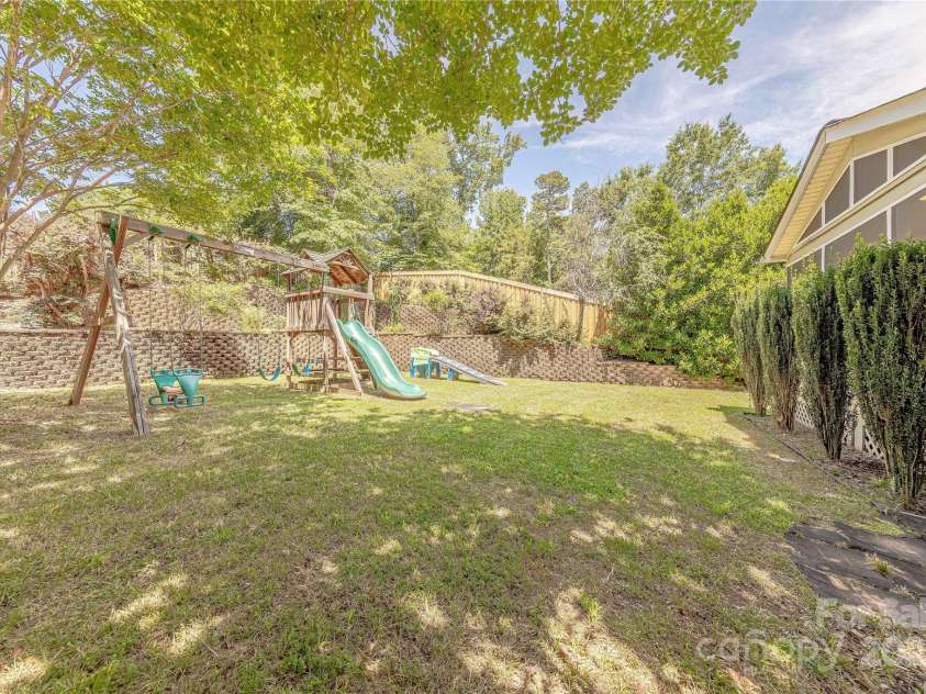 2836 Providence Spring Lane, Charlotte, NC 28270.  MLS# CAR4278726, YatesRealty ID 33101. Flat Backyard