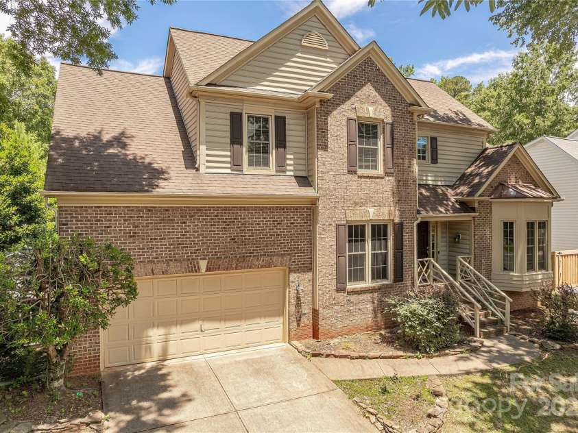 2836 Providence Spring Lane, Charlotte, NC 28270.  MLS# CAR4278726, YatesRealty ID 33101. Providence Plantation Perfection