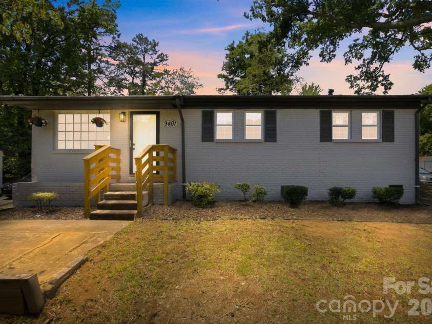 9401 Feldbank Drive, Charlotte, NC 28216.  MLS# CAR4395606, YatesRealty ID 33101. 