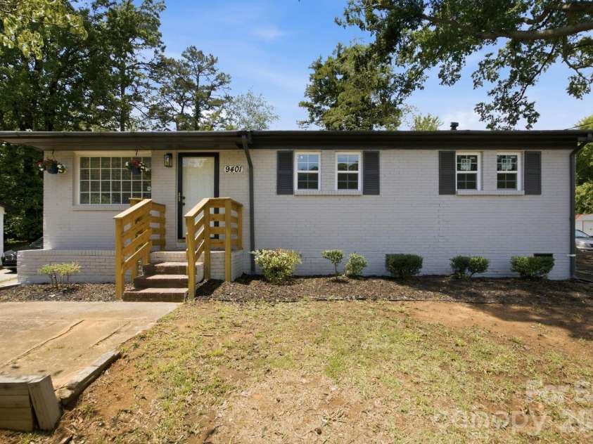 9401 Feldbank Drive, Charlotte, NC 28216.  MLS# CAR4395606, YatesRealty ID 33101. 