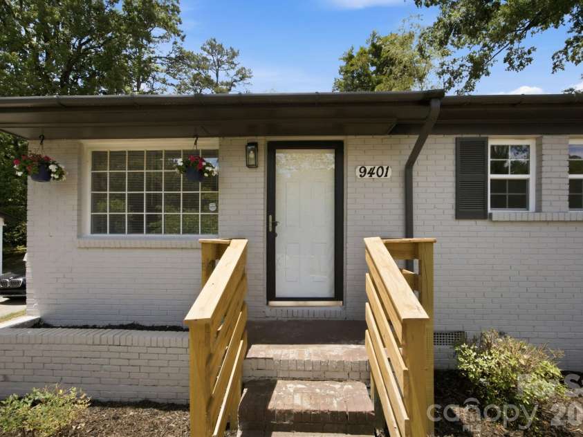 9401 Feldbank Drive, Charlotte, NC 28216.  MLS# CAR4395606, YatesRealty ID 33101. 