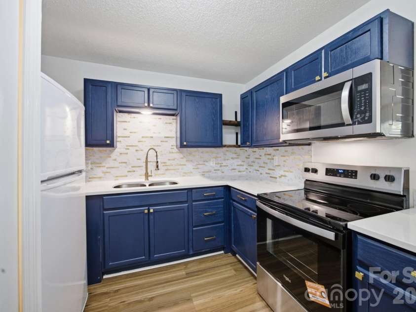 9401 Feldbank Drive, Charlotte, NC 28216.  MLS# CAR4395606, YatesRealty ID 33101. 