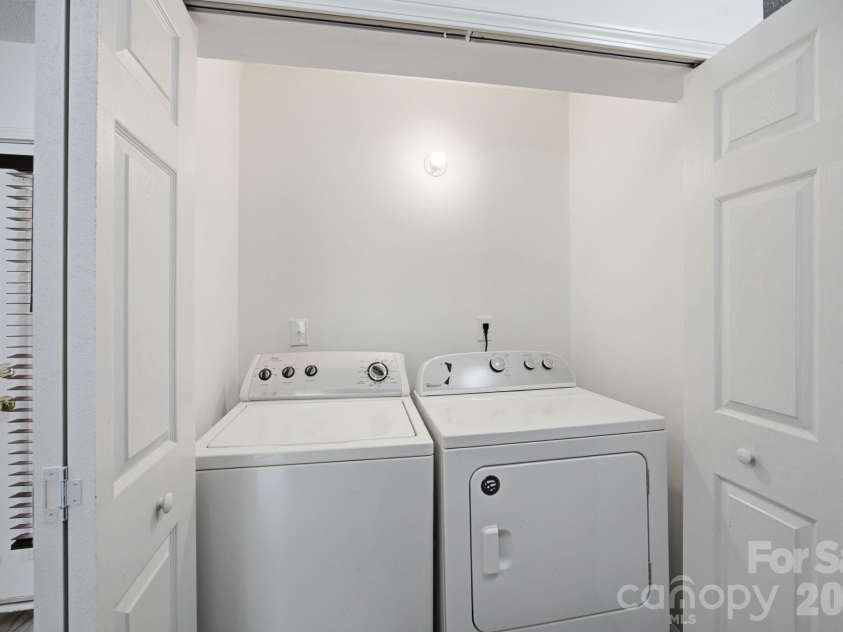 9401 Feldbank Drive, Charlotte, NC 28216.  MLS# CAR4395606, YatesRealty ID 33101. 