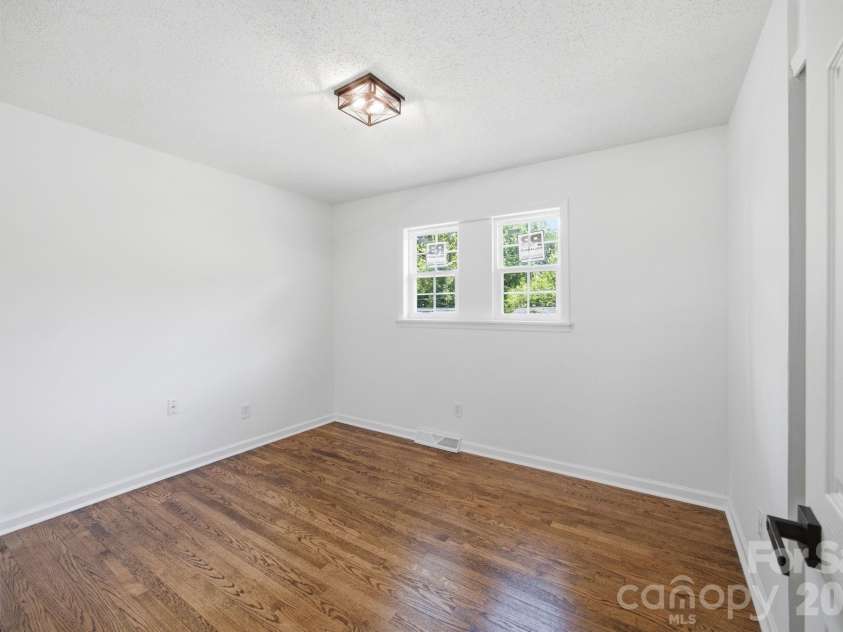 9401 Feldbank Drive, Charlotte, NC 28216.  MLS# CAR4395606, YatesRealty ID 33101. 