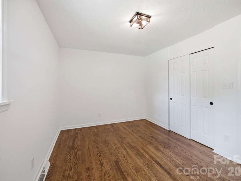 9401 Feldbank Drive, Charlotte, NC 28216.  MLS# CAR4395606, YatesRealty ID 33101. 