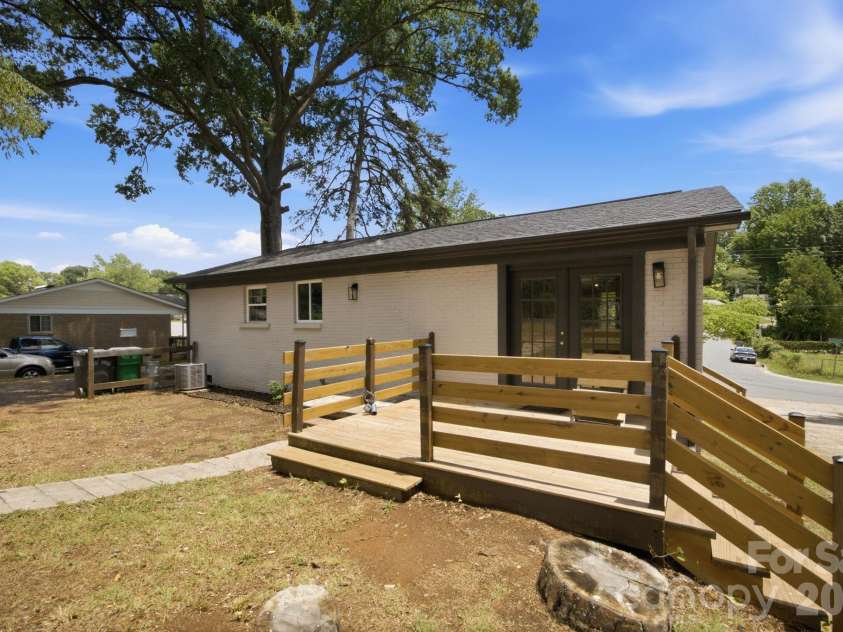9401 Feldbank Drive, Charlotte, NC 28216.  MLS# CAR4395606, YatesRealty ID 33101. 