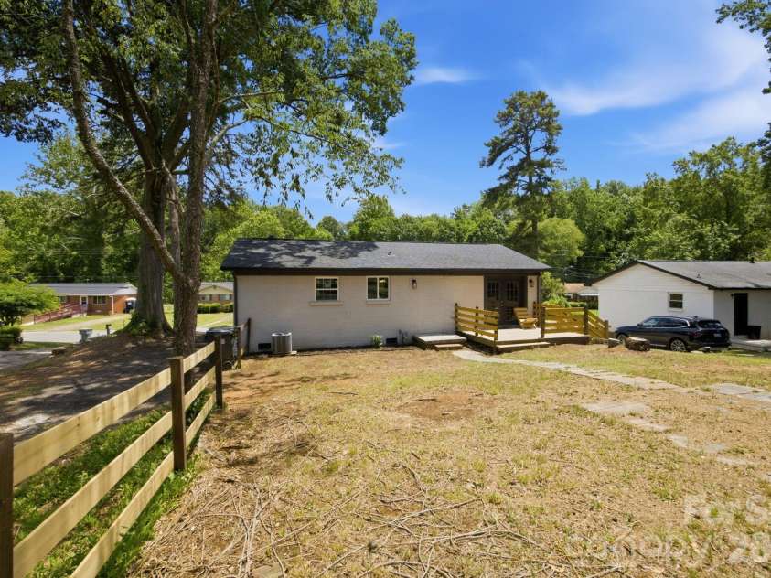 9401 Feldbank Drive, Charlotte, NC 28216.  MLS# CAR4395606, YatesRealty ID 33101. 