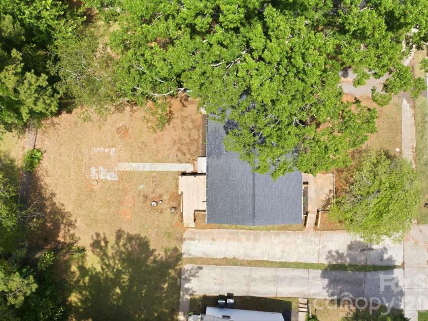 9401 Feldbank Drive, Charlotte, NC 28216.  MLS# CAR4395606, YatesRealty ID 33101. 