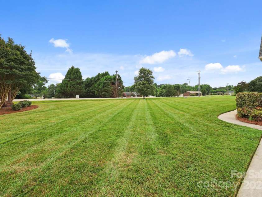 1025 Forest Oaks Drive, Salisbury, NC 28146.  MLS# CAR4285384, YatesRealty ID 33104. 
