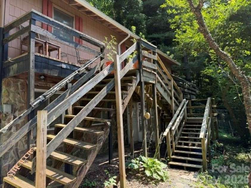 138 Heavenly View Drive, Sylva, NC 28779.  MLS# CAR4397894, YatesRealty ID 33104. 