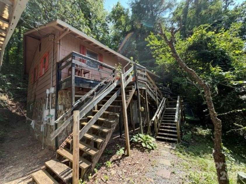 138 Heavenly View Drive, Sylva, NC 28779.  MLS# CAR4397894, YatesRealty ID 33104. 