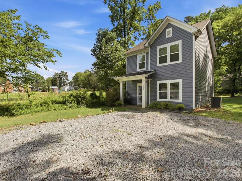 1609 Ronald Street, Charlotte, NC 28216.  MLS# CAR4397895, YatesRealty ID 33106. 