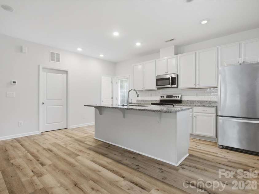 1609 Ronald Street, Charlotte, NC 28216.  MLS# CAR4397895, YatesRealty ID 33106. 