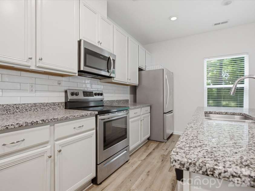 1609 Ronald Street, Charlotte, NC 28216.  MLS# CAR4397895, YatesRealty ID 33106. 
