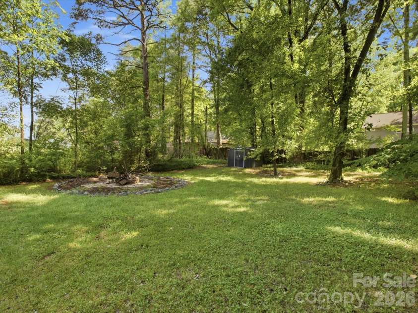 1609 Ronald Street, Charlotte, NC 28216.  MLS# CAR4397895, YatesRealty ID 33106. 