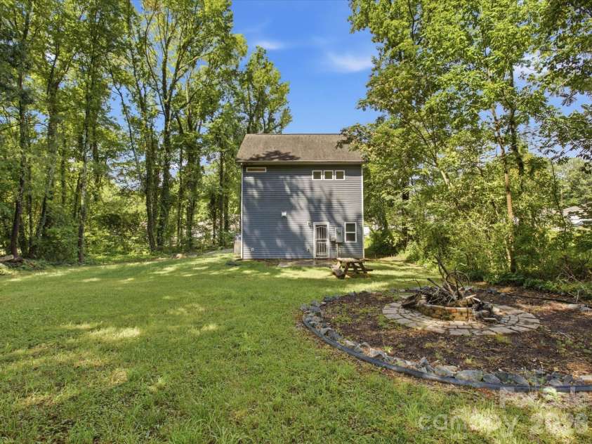 1609 Ronald Street, Charlotte, NC 28216.  MLS# CAR4397895, YatesRealty ID 33106. 