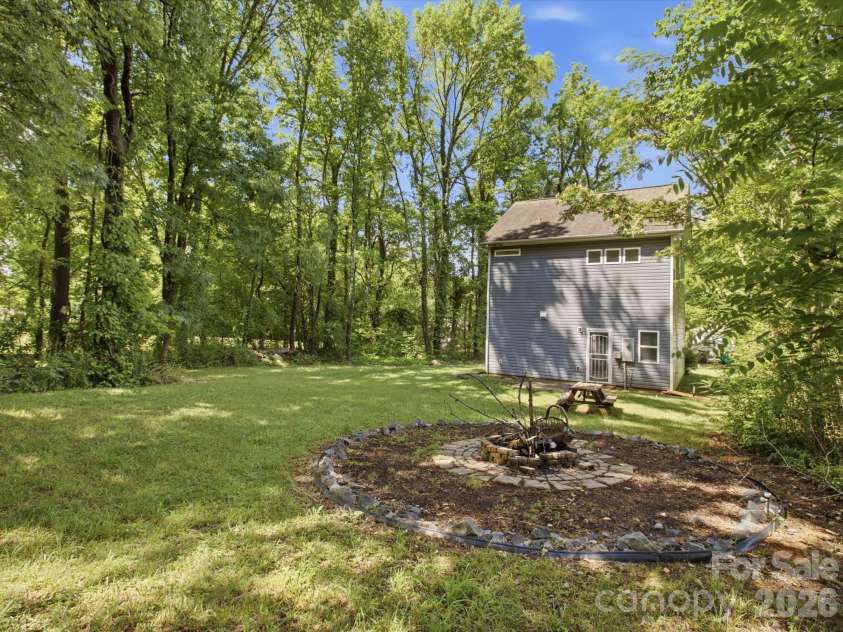 1609 Ronald Street, Charlotte, NC 28216.  MLS# CAR4397895, YatesRealty ID 33106. 