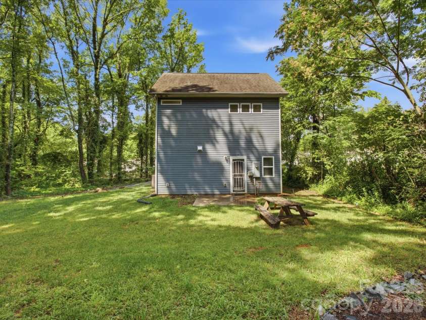 1609 Ronald Street, Charlotte, NC 28216.  MLS# CAR4397895, YatesRealty ID 33106. 