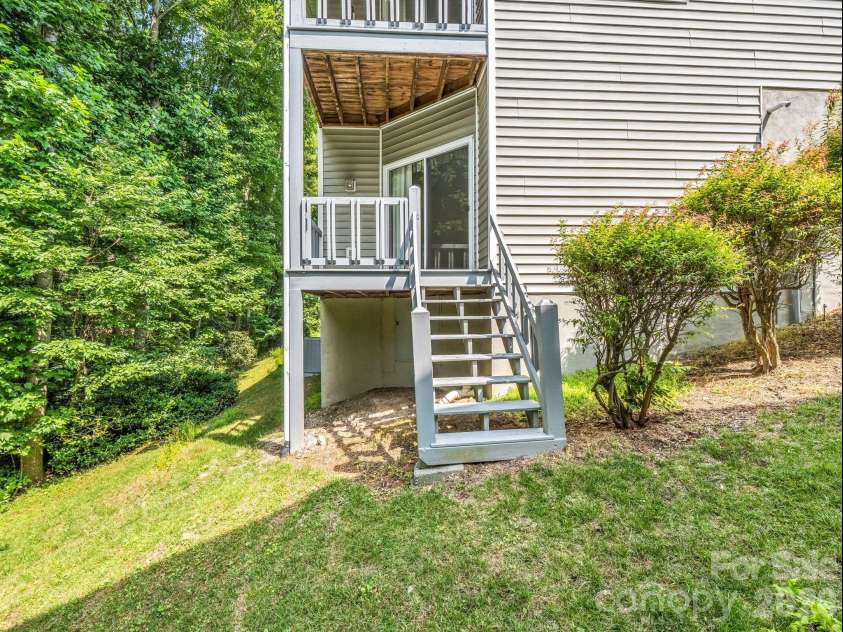 341 Laurel Park Place, Hendersonville, NC 28791.  MLS# CAR4397464, YatesRealty ID 33107. 