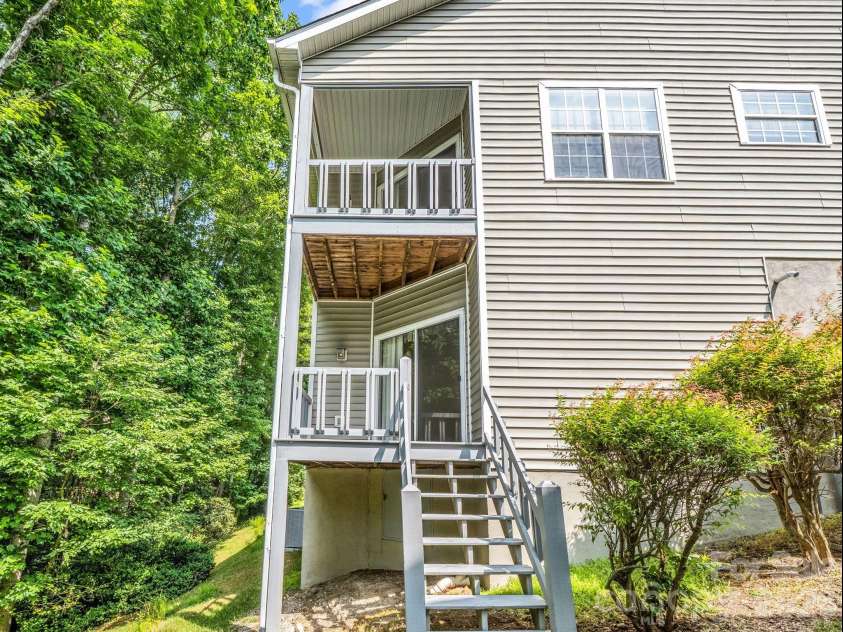 341 Laurel Park Place, Hendersonville, NC 28791.  MLS# CAR4397464, YatesRealty ID 33107. 