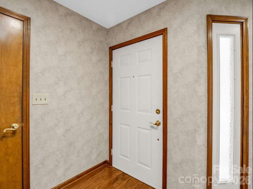 341 Laurel Park Place, Hendersonville, NC 28791.  MLS# CAR4397464, YatesRealty ID 33107. 