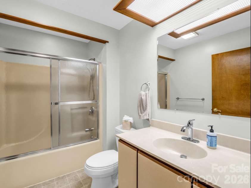 341 Laurel Park Place, Hendersonville, NC 28791.  MLS# CAR4397464, YatesRealty ID 33107. 