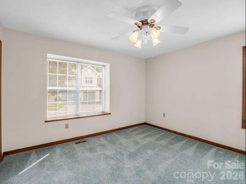 341 Laurel Park Place, Hendersonville, NC 28791.  MLS# CAR4397464, YatesRealty ID 33107. 